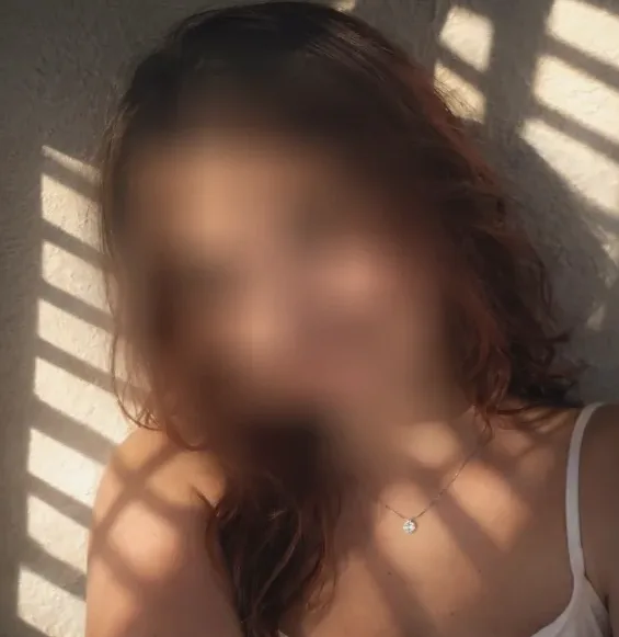 Ellie, 23