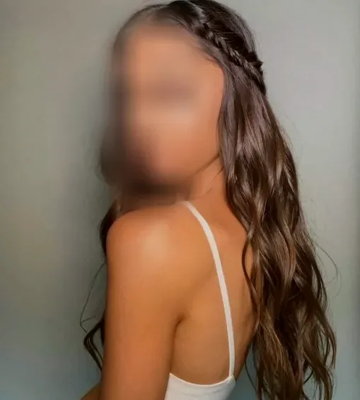 Emilia, 29