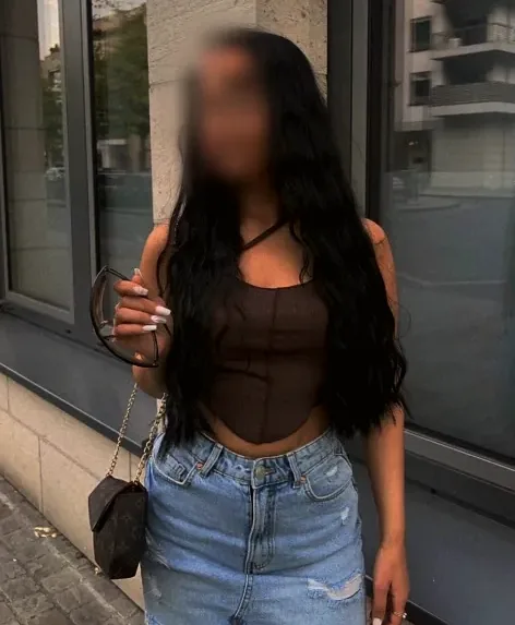 Fatima, 19