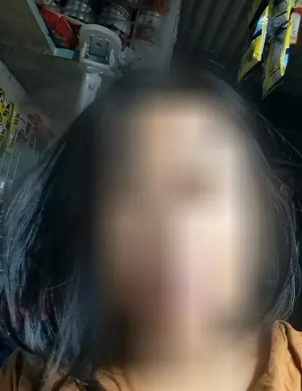 Malou, 32